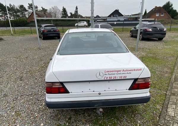 Mercedes-Benz W124 (1984-1993) cena 23500 przebieg: 260000, rok produkcji 1988 z Starachowice małe 106